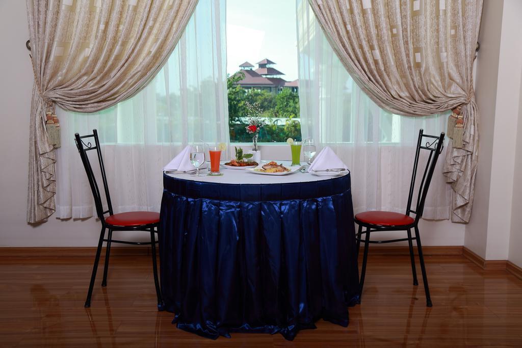 Apex Hotel Naypyidaw Екстер'єр фото