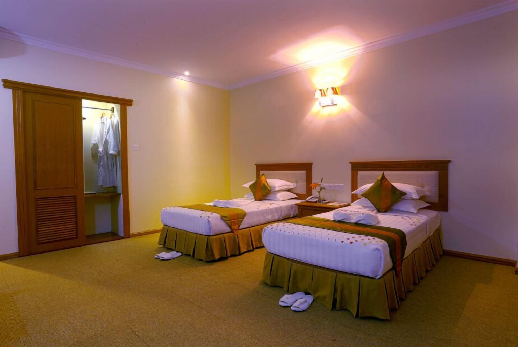 Apex Hotel Naypyidaw Екстер'єр фото