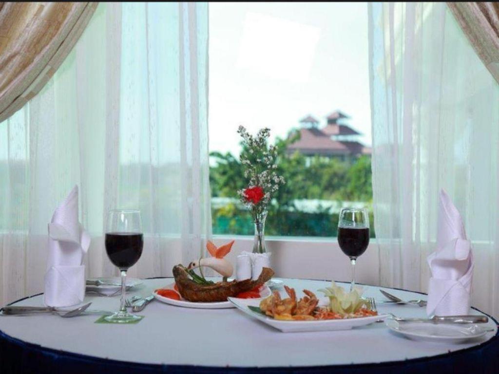 Apex Hotel Naypyidaw Екстер'єр фото