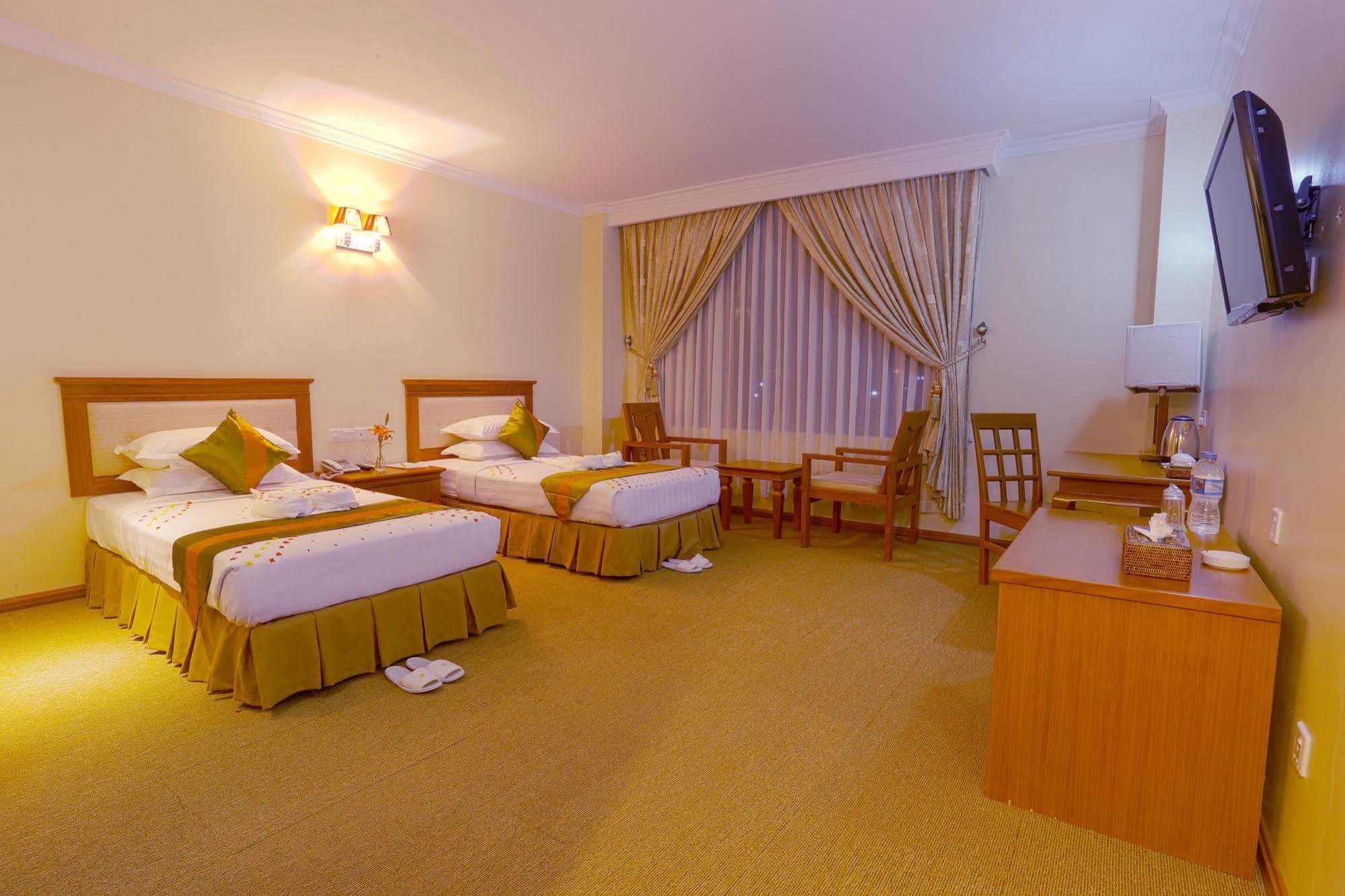 Apex Hotel Naypyidaw Екстер'єр фото